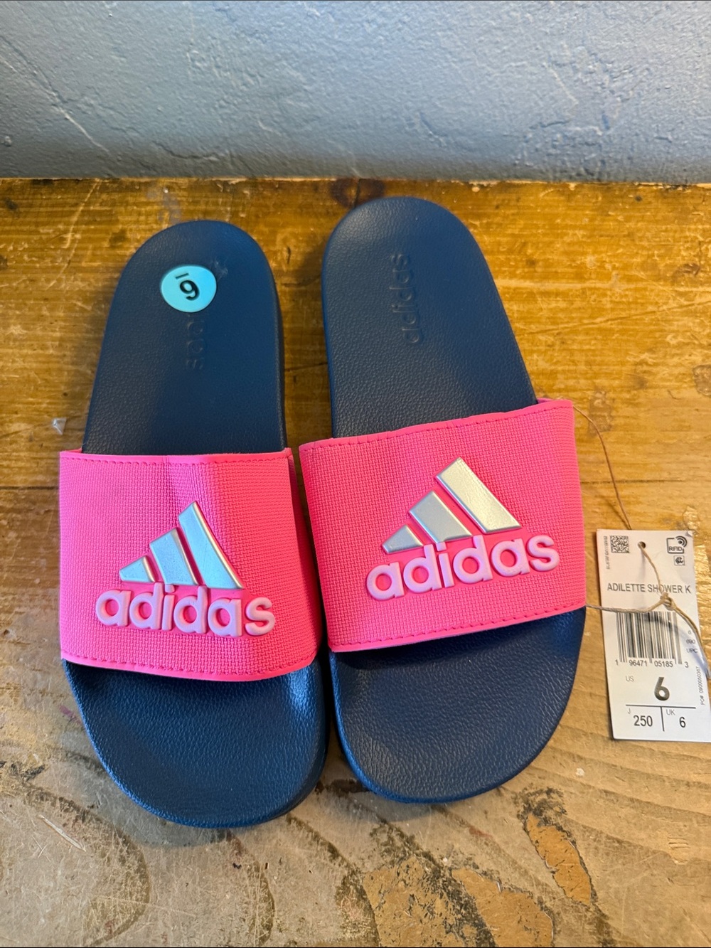 Adidas Adelaide shower slide size 6 pink Men’s